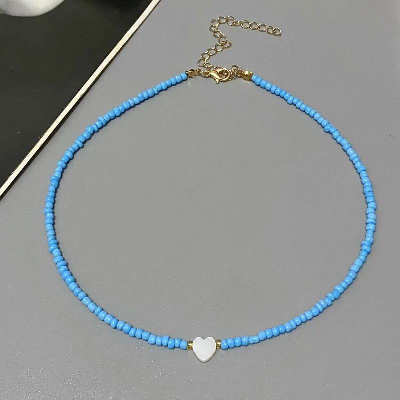 Choker z kolorowych koralików z sercem dla dziewczynki G