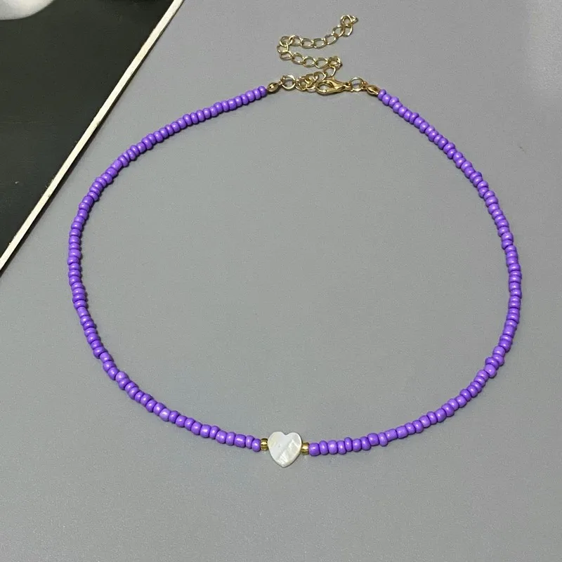 Choker z kolorowych koralików z sercem dla dziewczynki I