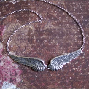 Choker ze skrzydłami anioła – naszyjnik z piórem boho 1