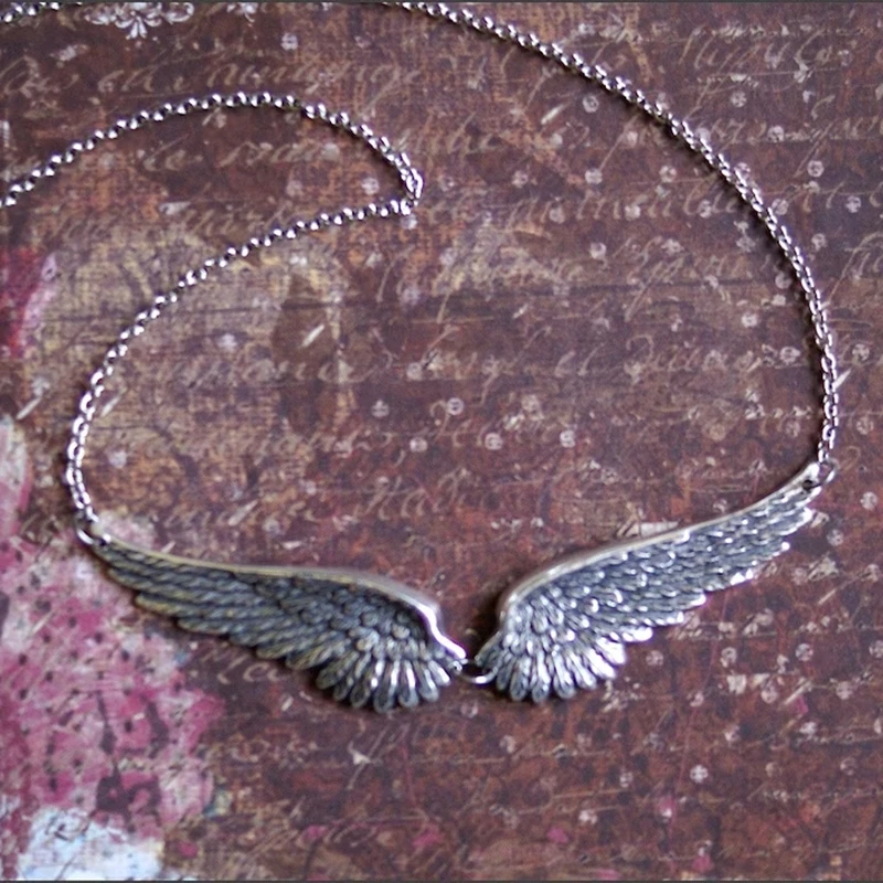 Choker ze skrzydłami anioła – naszyjnik z piórem boho 1