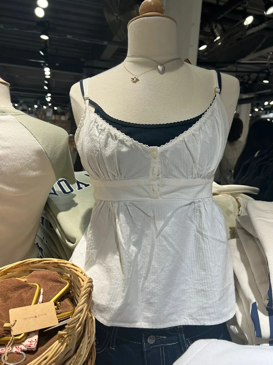 Crop top w kratę z koronkowym wykończeniem — letni top na ramiączkach damski Jasnoszary