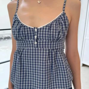 Crop top w kratę z koronkowym wykończeniem — letni top na ramiączkach damski Jasny zielony