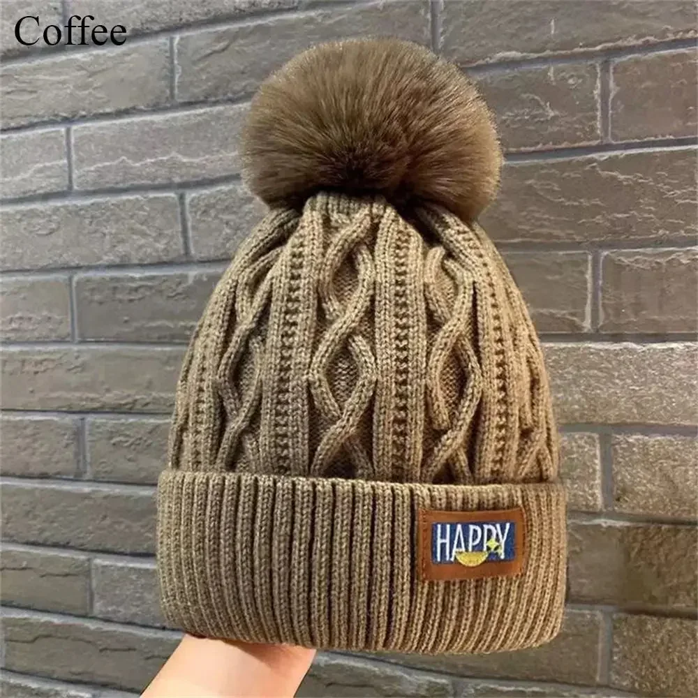 Czapka beanie damska zimowa z pomponem i ochroną uszu Kawowy