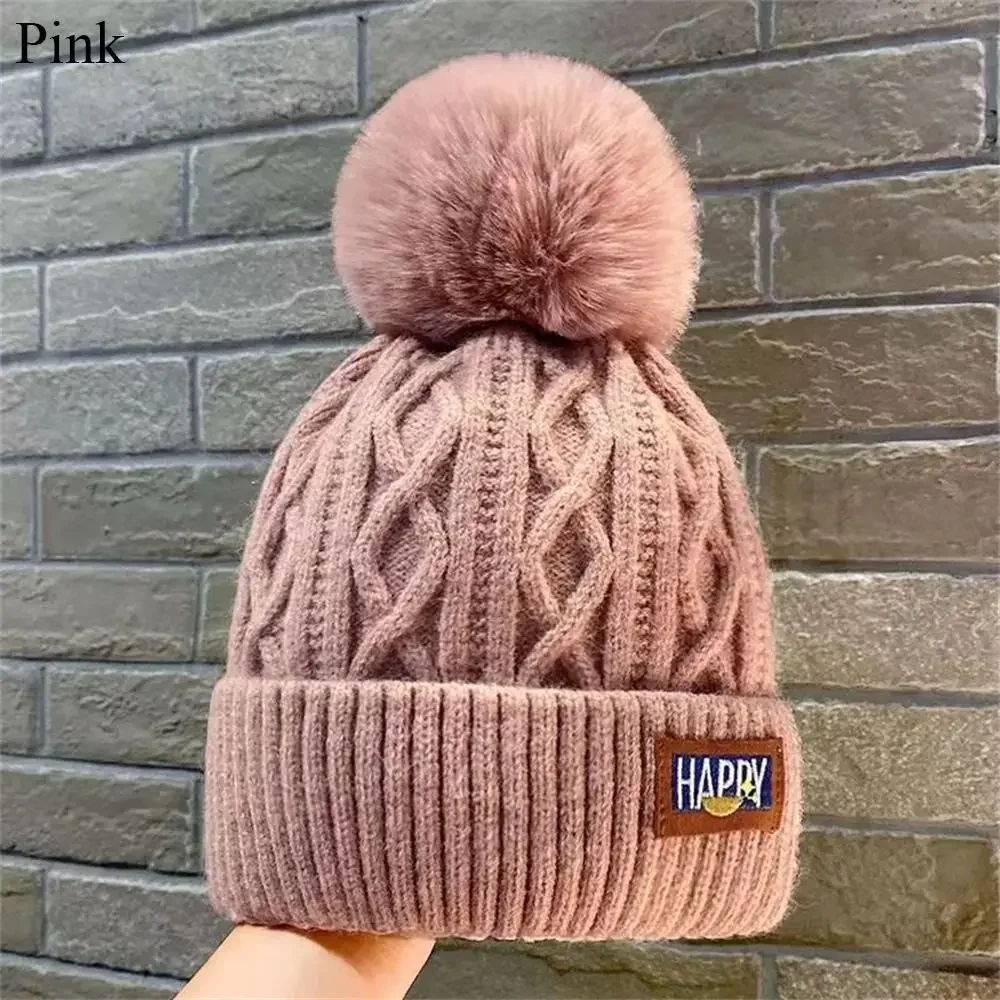 Czapka beanie damska zimowa z pomponem i ochroną uszu Różowy