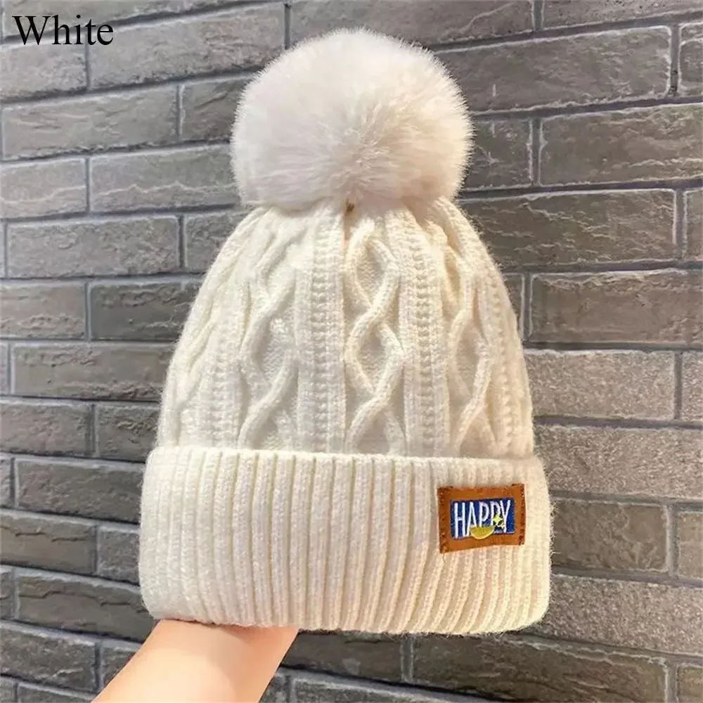Czapka beanie damska zimowa z pomponem i ochroną uszu Biały