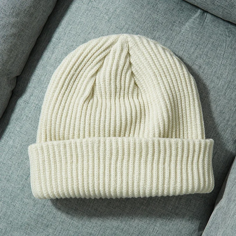 Gruba czapka beanie z dzianiny na jesień i zimę Beżowy