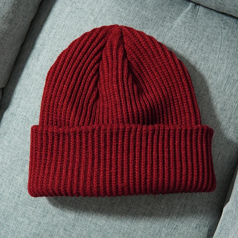Gruba czapka beanie z dzianiny na jesień i zimę Bordowy