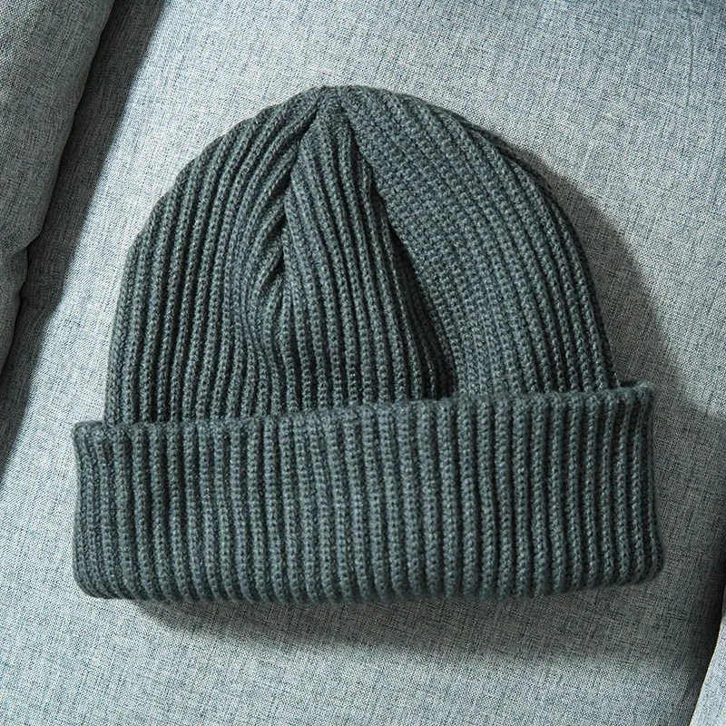 Gruba czapka beanie z dzianiny na jesień i zimę Szary