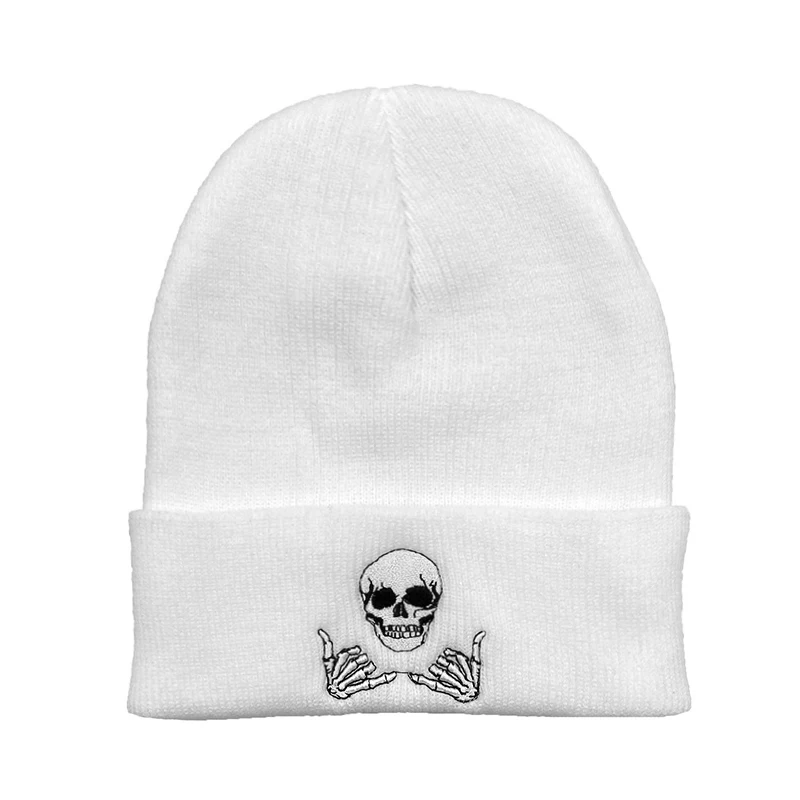Zimowa czapka beanie z haftem czaszki Biały