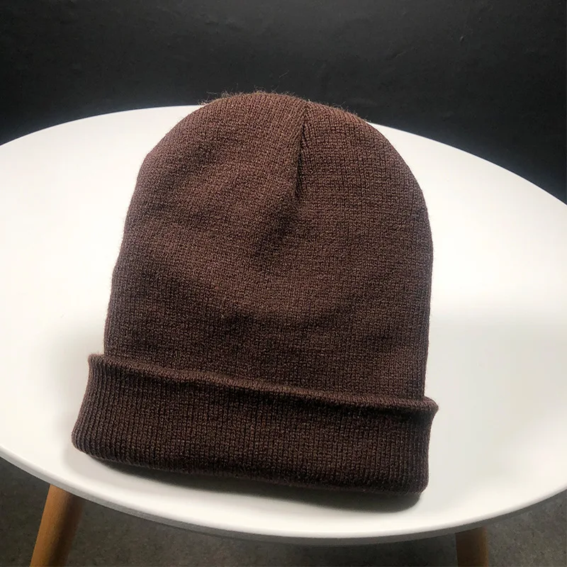 Czapka beanie unisex dzianinowa na jesień i zimę Brązowy