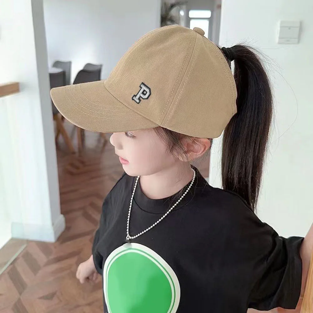 Czapka z daszkiem dla dzieci z kokardką i otworem na kucyk Khaki