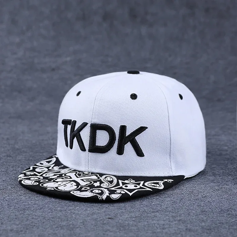 Czapka z daszkiem z płaskim rondem, haftowana, regulowana snapback Mz108 31