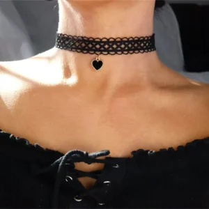 Czarny choker koronkowy z sercem i sztuczną perłą naszyjnik imprezowy Fiolet kobaltowy