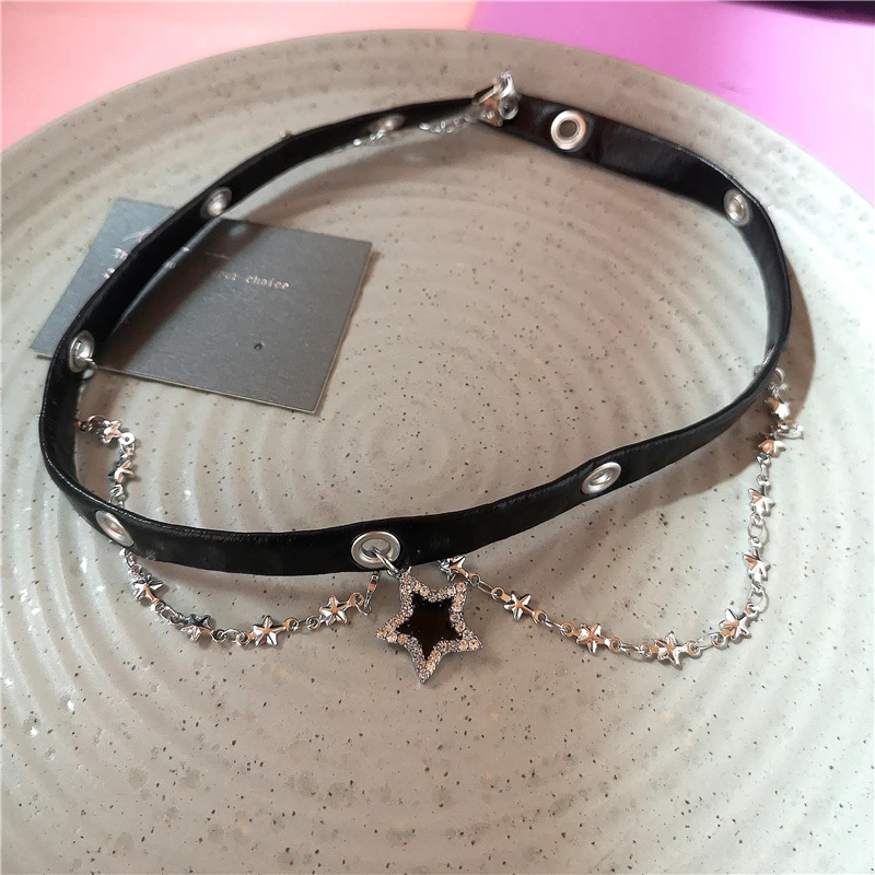 Czarny choker Y2K z zawieszką serce i gwiazda - biżuteria grunge 4