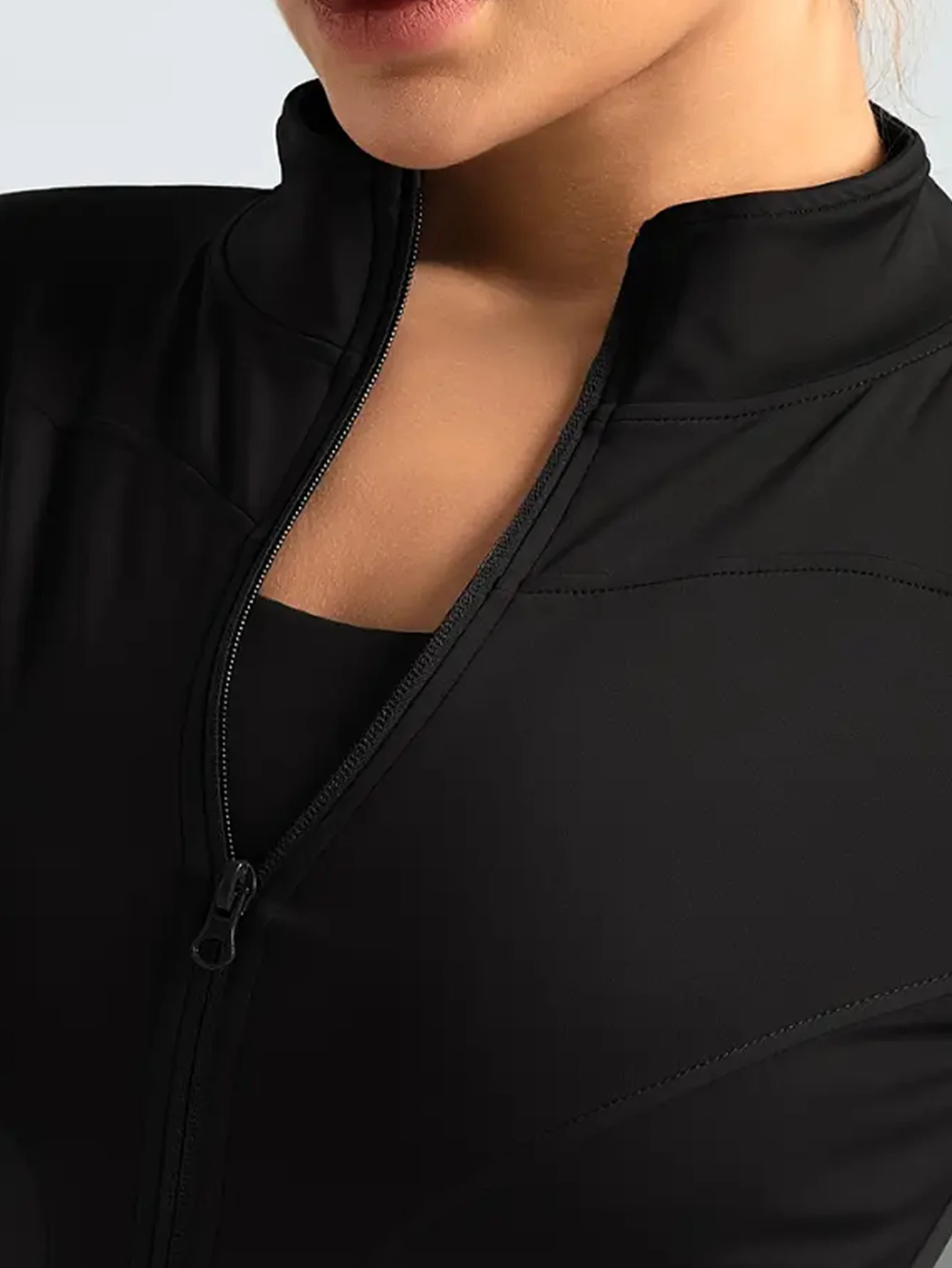 Damska krótka kurtka na zamek ze stójką, slim-fit 8204