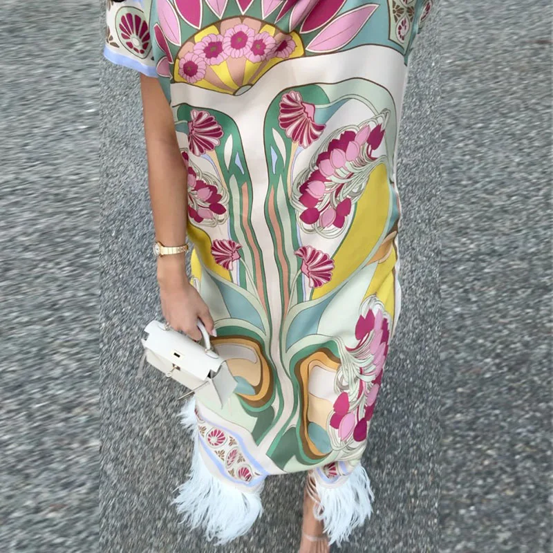 Damska sukienka maxi w kwiaty z falbaną z piór Dress a
