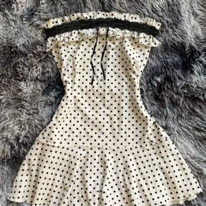 Damska sukienka mini w kropki z falbankami w stylu vintage Wielo