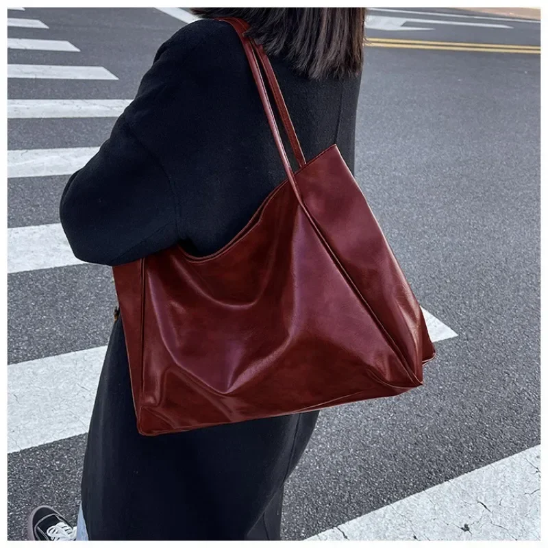 Damska torba na ramię z ekoskóry – pojemna torebka crossbody Bordowy