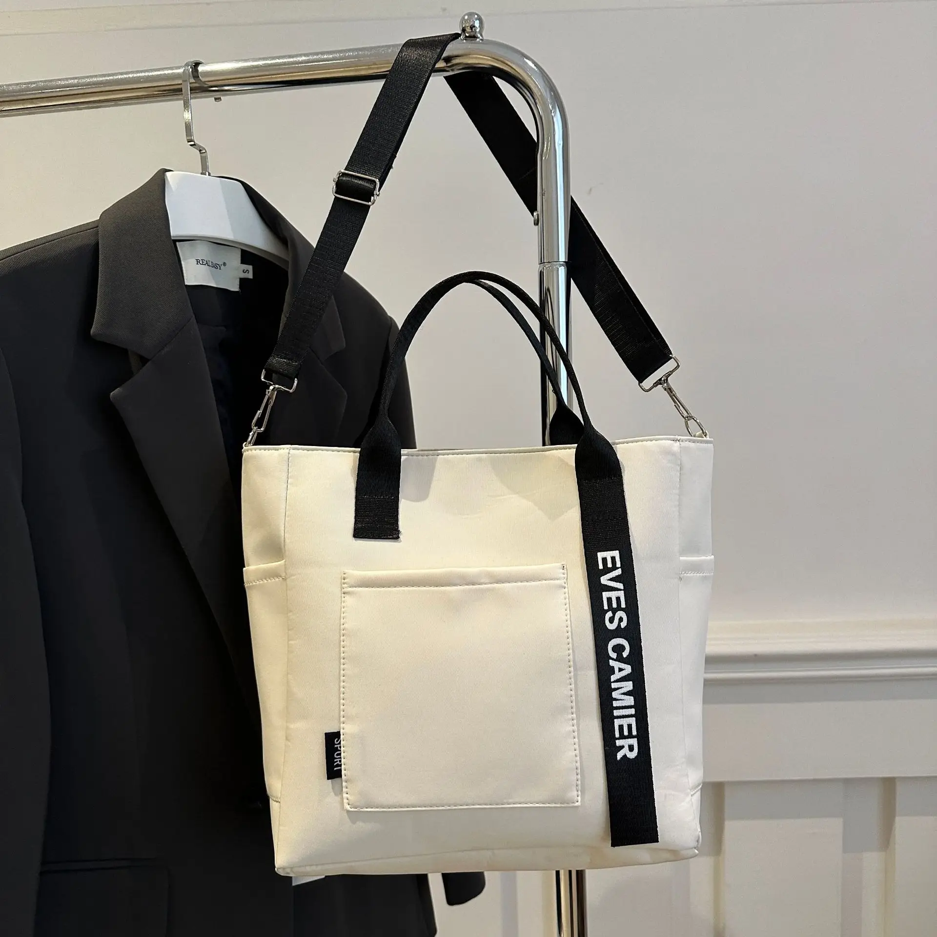 Damska torba shopper z nylonu - pojemna i wodoodporna Beżowy