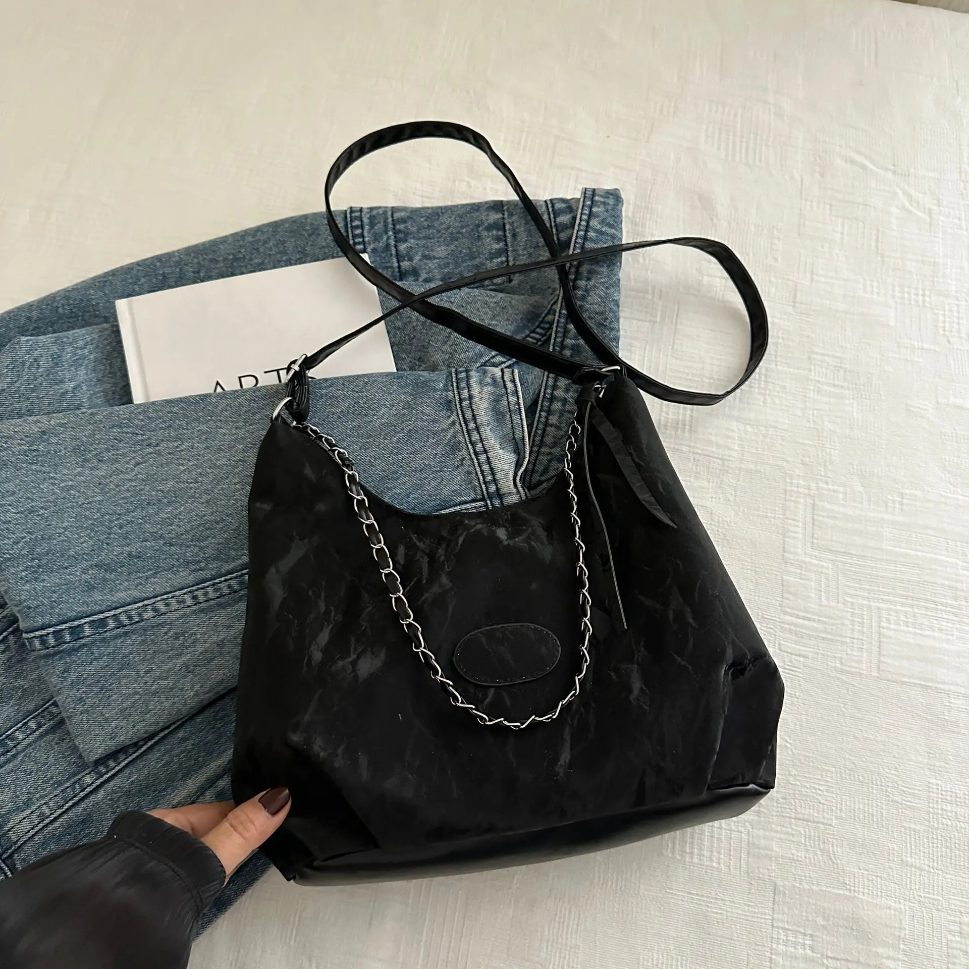 Damska torebka na łańcuszku crossbody o dużej pojemności Czarny