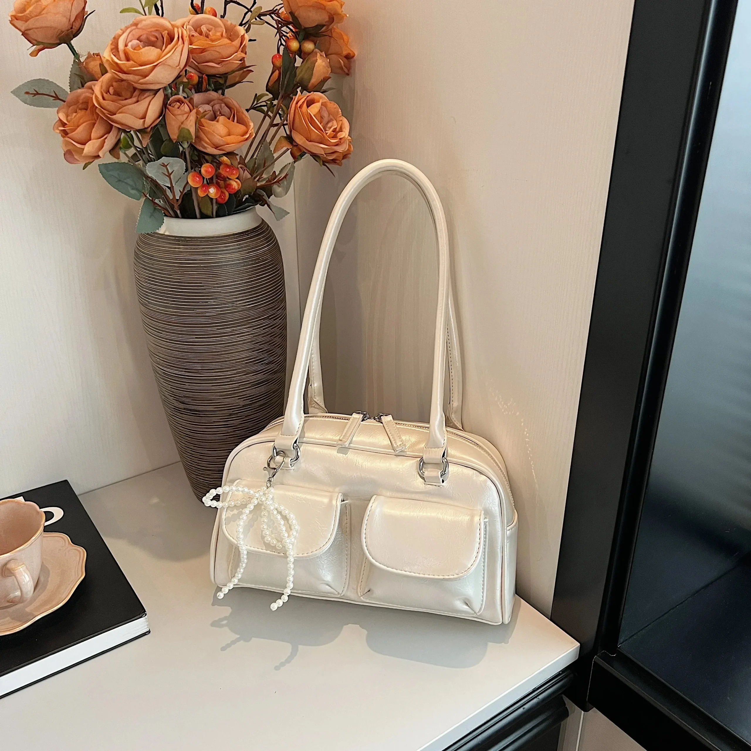 Damska torebka pod pachę z kokardą, pillow bag w stylu koreańskim Biały