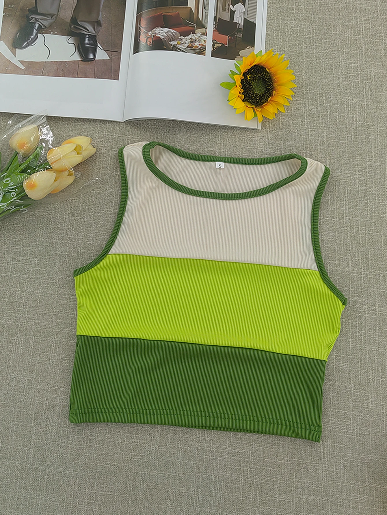 Damski crop top z napisem i krótkim rękawem Nz6052