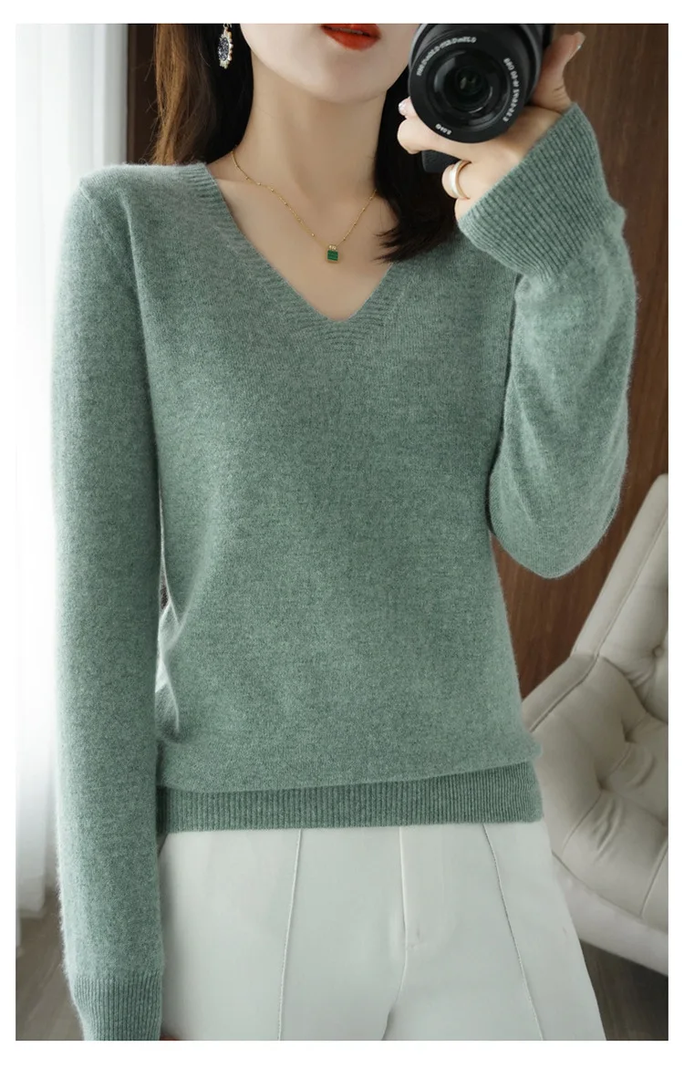 Damski dzianinowy sweter z dekoltem V slim fit Mięta