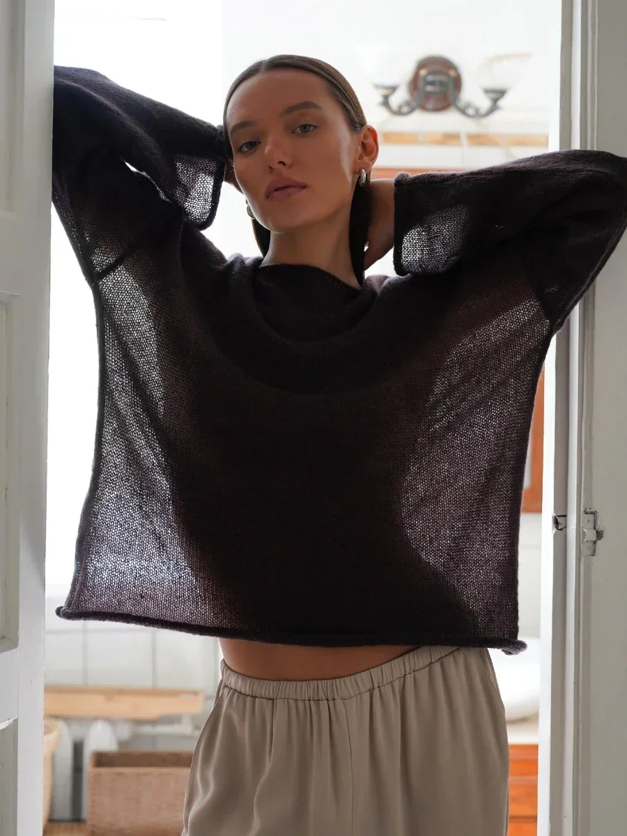 Damski elegancki sweter, luźny krój w stonowanych kolorach Ciemny brąz