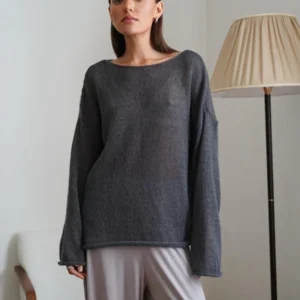 Damski elegancki sweter, luźny krój w stonowanych kolorach Szary