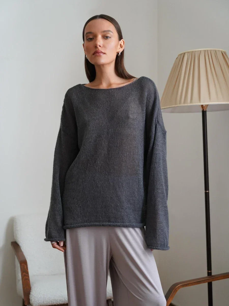 Damski elegancki sweter, luźny krój w stonowanych kolorach Szary