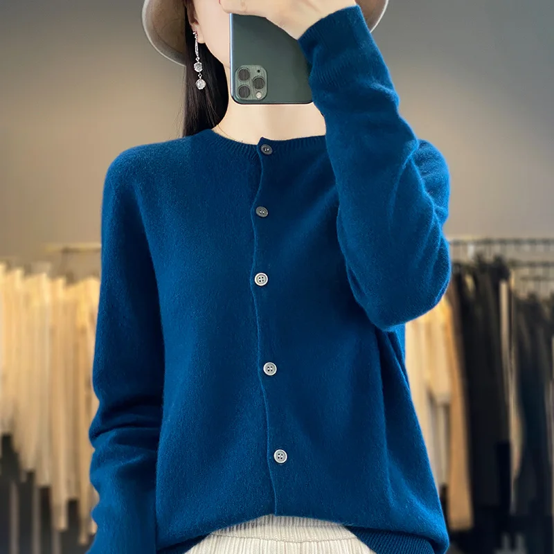 Damski sweter kardigan z wełny merino zapinany Niebieski