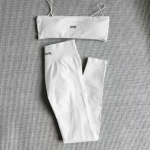 Damski komplet sportowy do jogi - top i legginsy Picture 13
