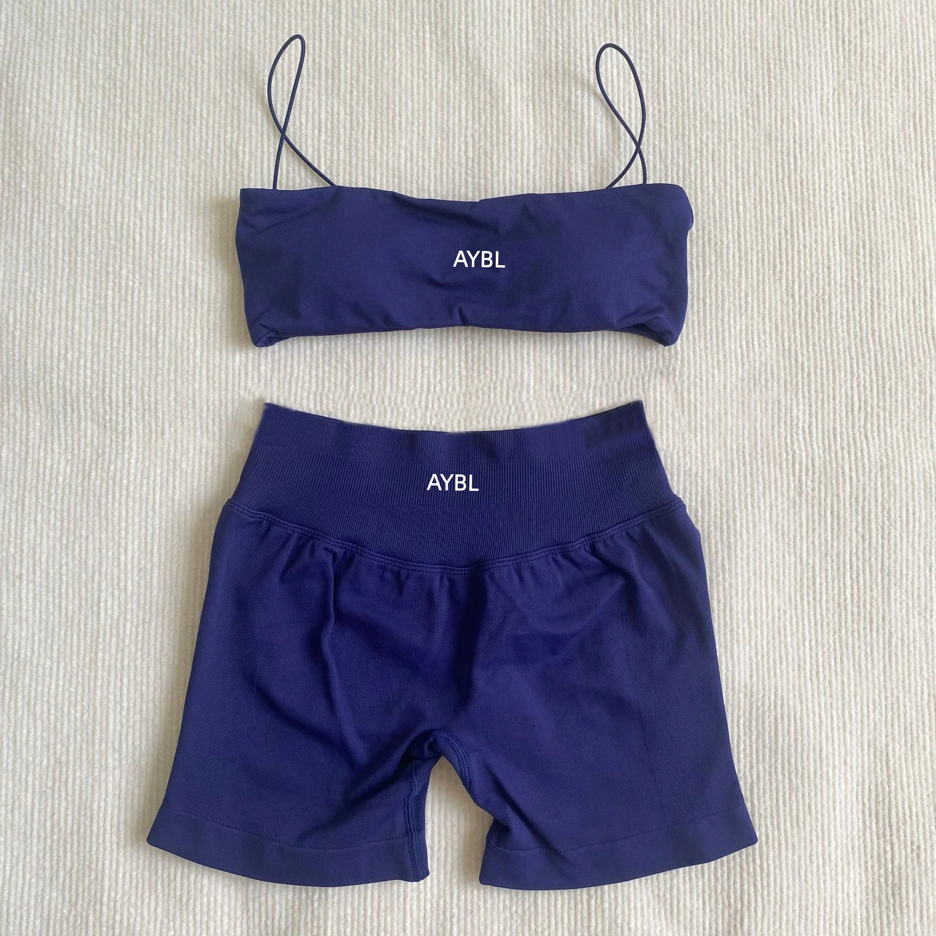 Damski komplet sportowy do jogi – top i legginsy Picture 2