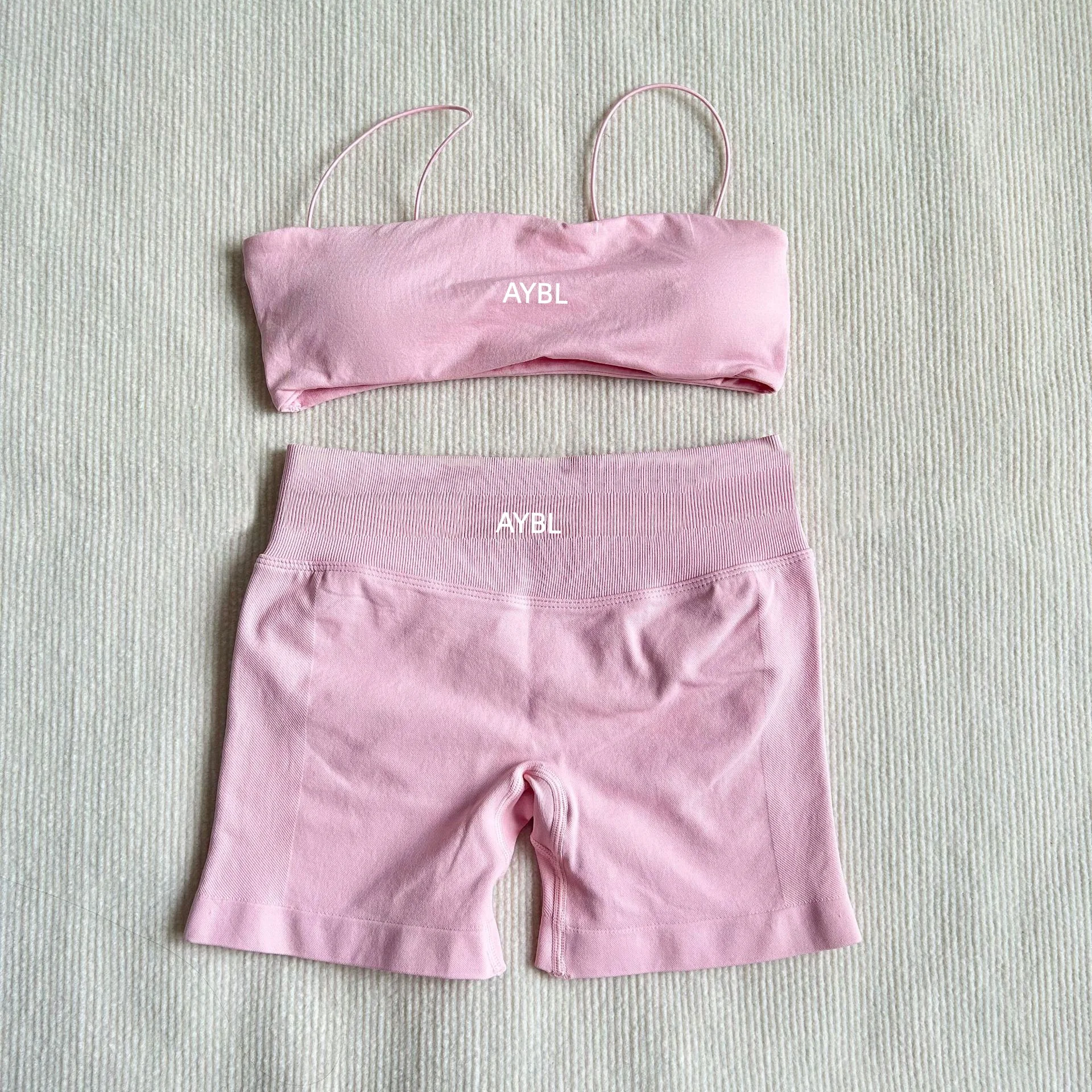 Damski komplet sportowy do jogi – top i legginsy Picture 4