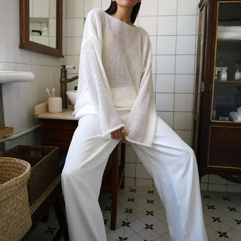 Damski lekki sweter oversize na wiosnę i lato Biały