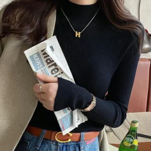 Damski sweter z dzianiny z dekoltem w stylu vintage Czarny