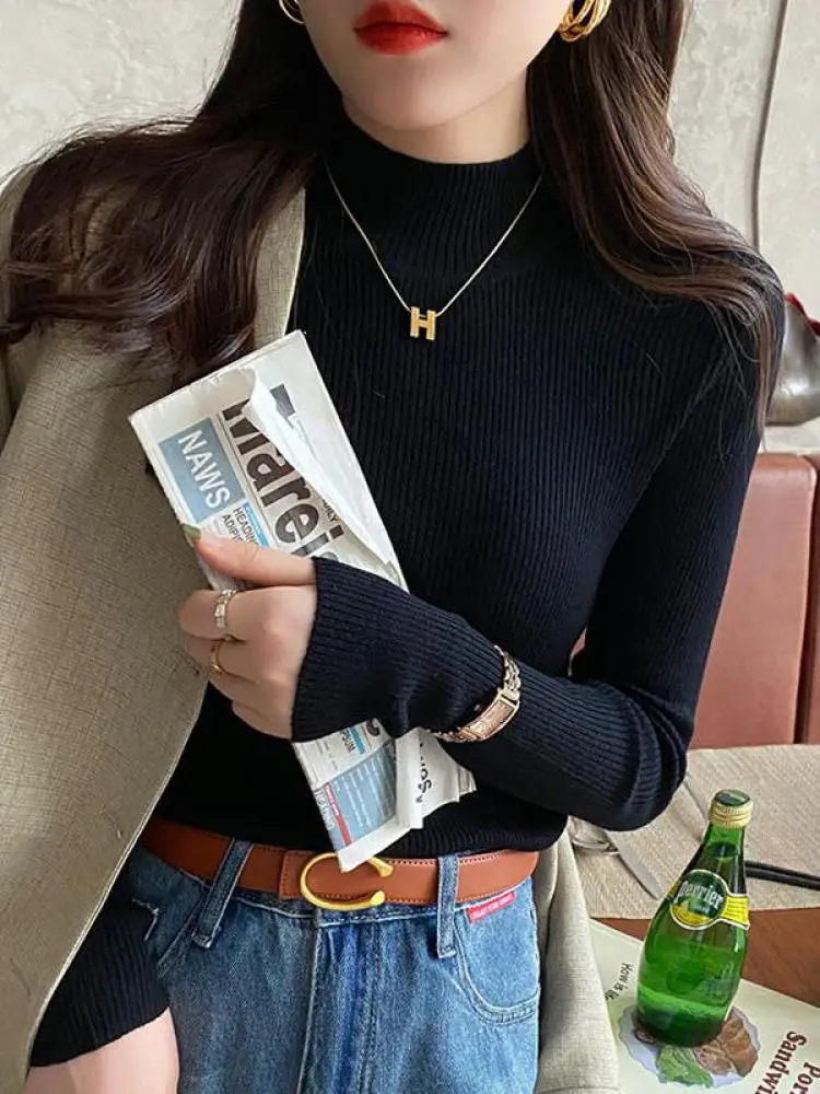 Damski sweter z dzianiny z dekoltem w stylu vintage Czarny
