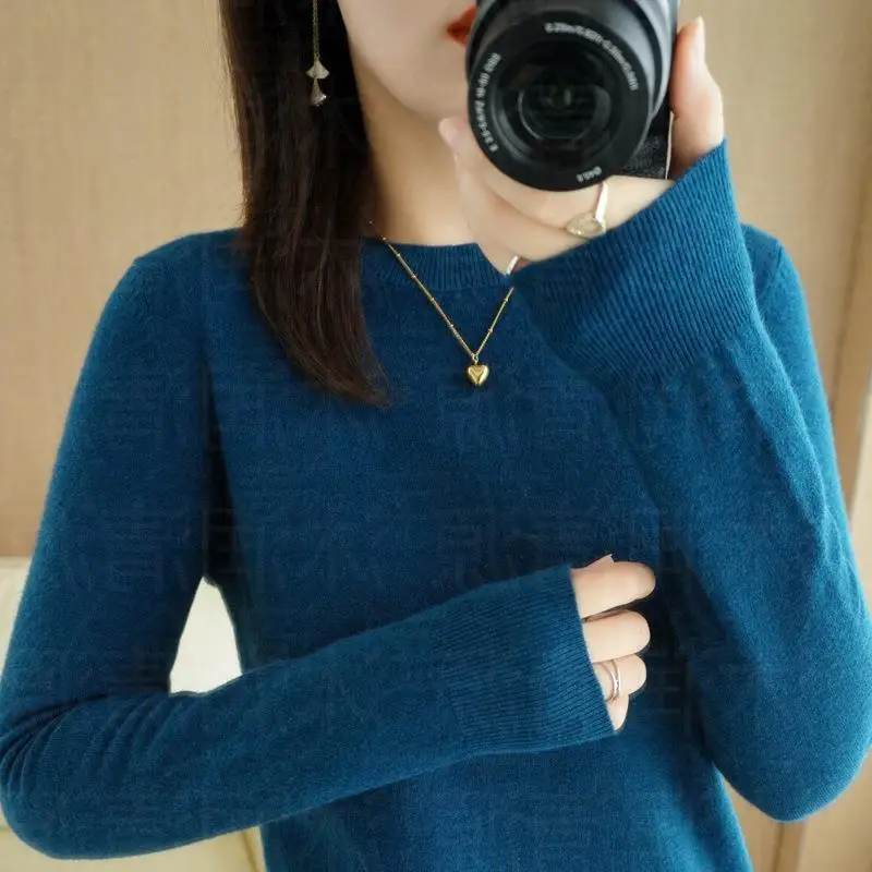 Damski sweter z dzianiny z okrągłym dekoltem, cienki Sku 05