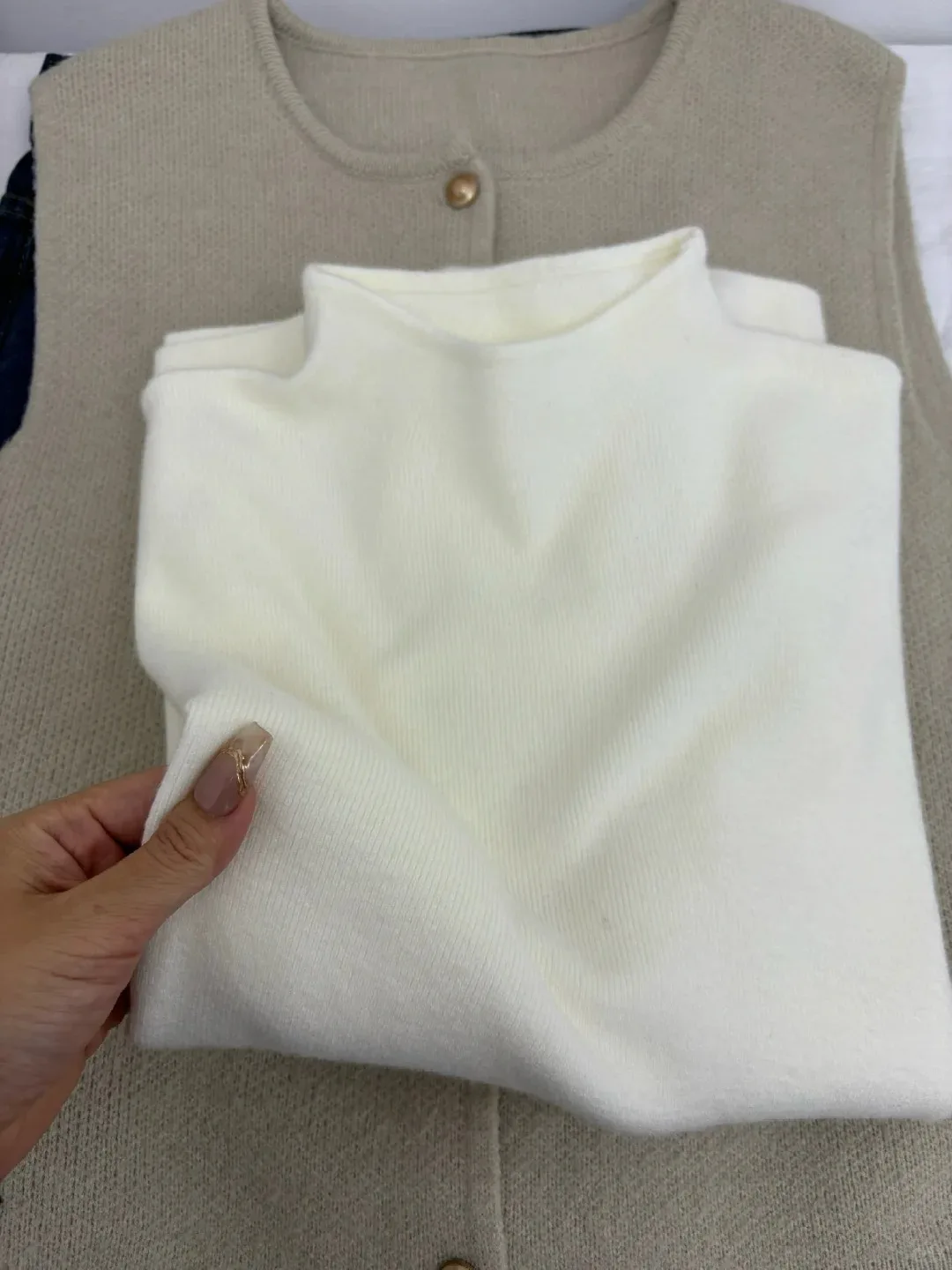 Damski sweter golf z długim rękawem w stylu vintage Biały