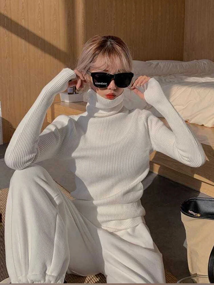 Damski sweter golf z dzianiny w jednolitym kolorze Biały