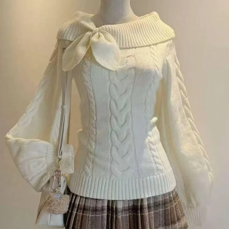 Damski sweter z kokardą w stylu Y2K 4655 beżowo biały