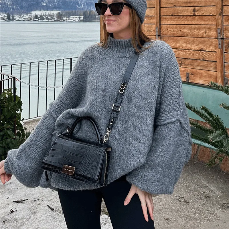 Damski sweter oversize z golfem grube dzianiny D