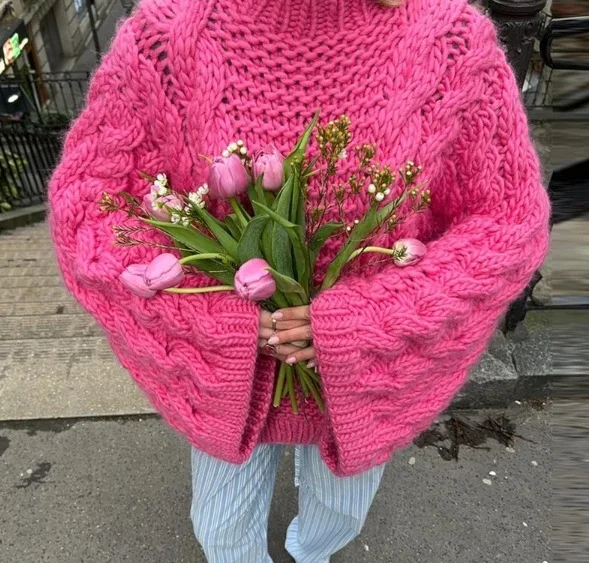 Damski gruby sweter oversize z grubym splotem Róża czerwona