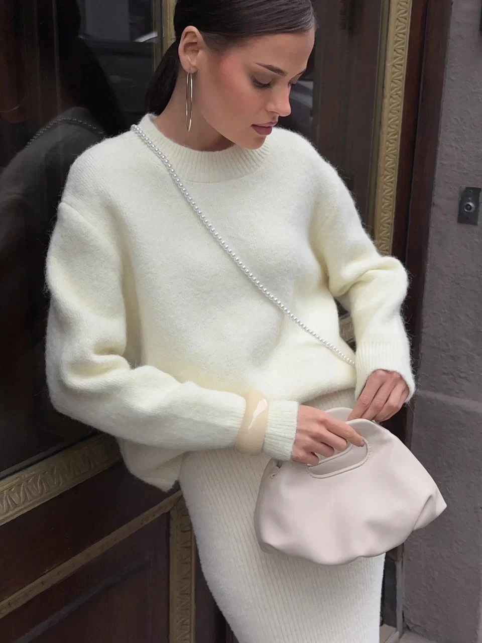 Damski sweter oversize z okrągłym dekoltem Beżowy