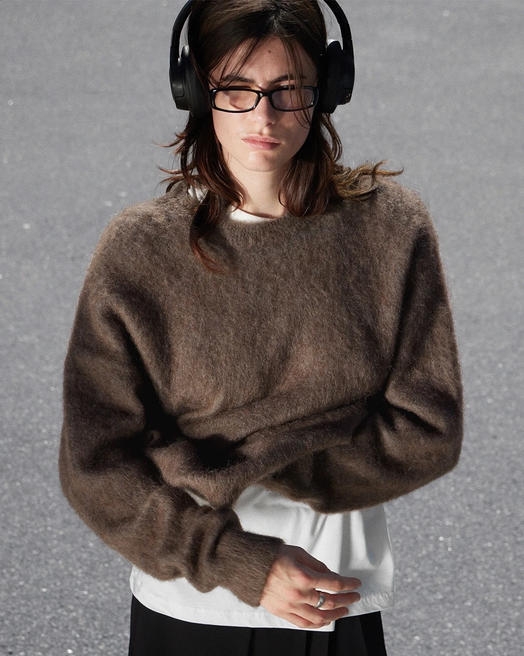 Damski sweter oversize z okrągłym dekoltem Brązowy