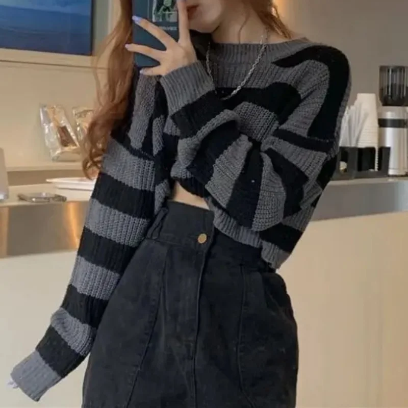 Damski sweter oversize w paski z dzianiny Czarny