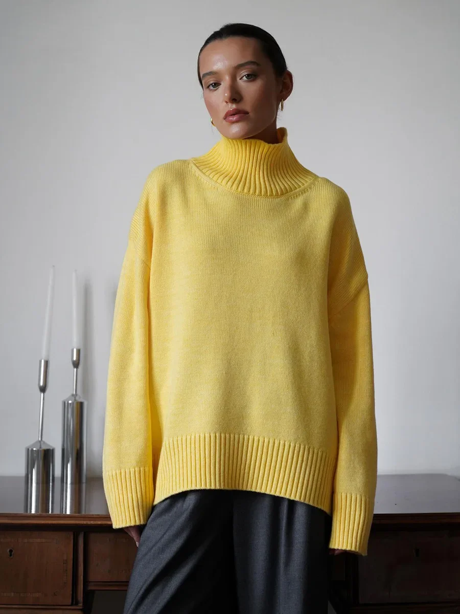 Damski sweter oversize z golfem Żółty