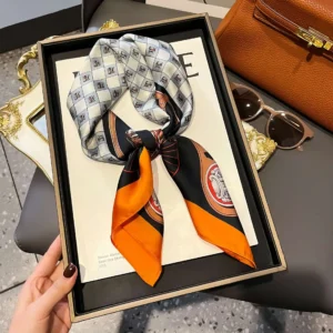 Damski jedwabisty szalik w kropki 70x70 cm 27