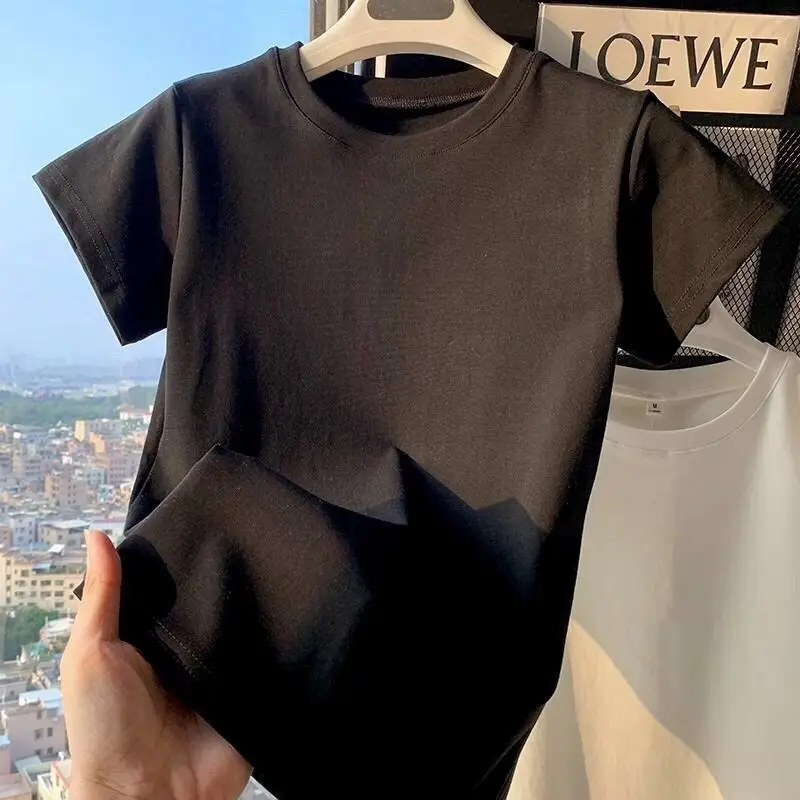 Damski t-shirt z krótkim rękawem w kroju slim fit Czarny