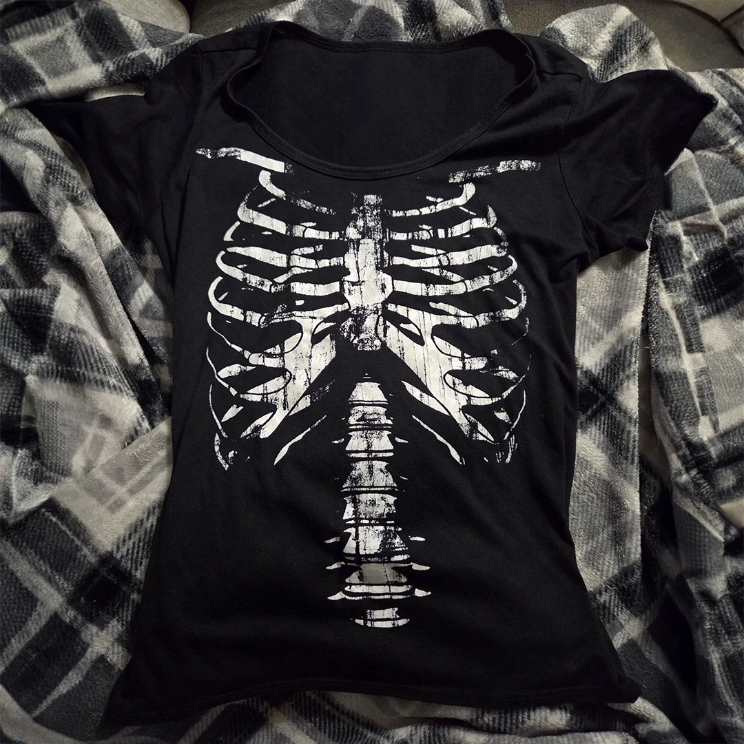 Damski t-shirt z nadrukiem w stylu Y2K grunge Czarny